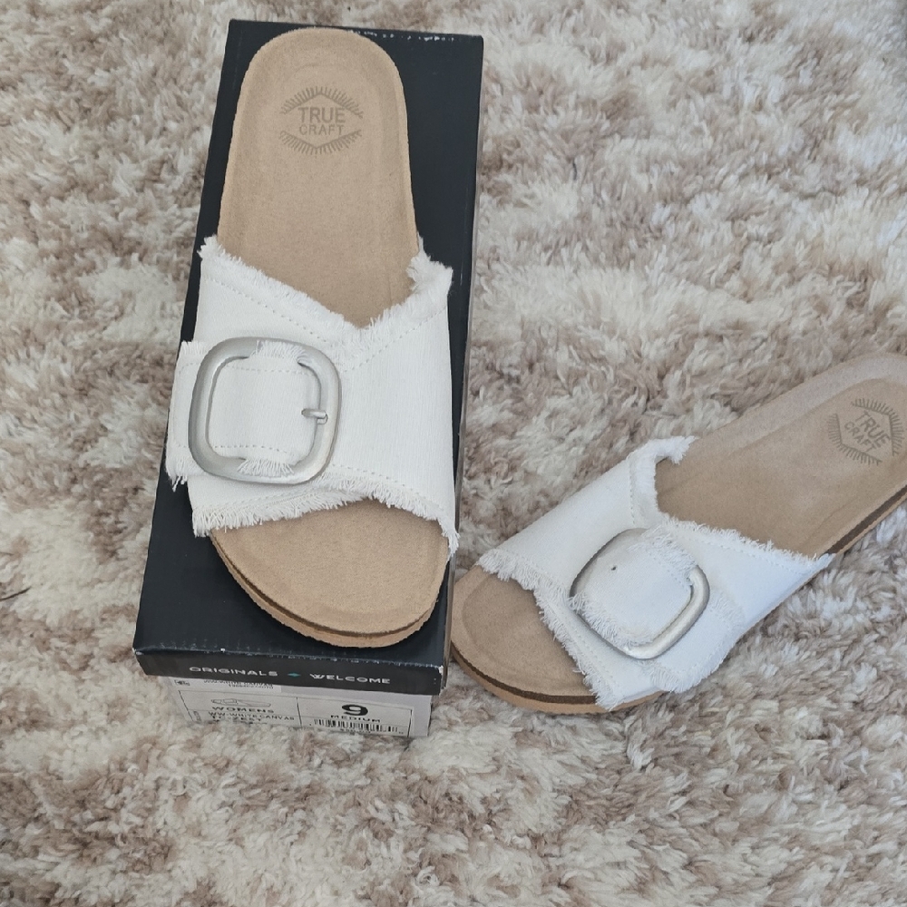 True Craft Women's White Frayed Slide Sandals